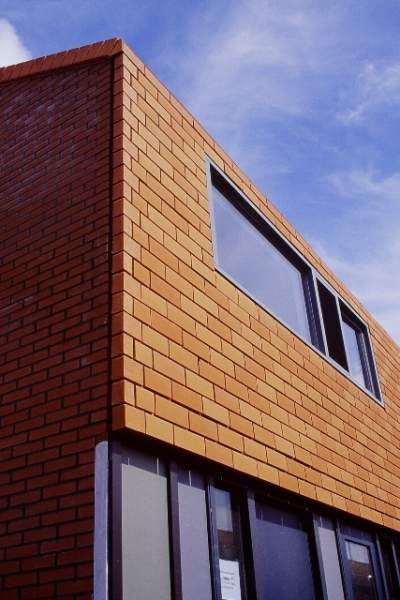 Placas cerámicas de sencilla colocación en fachadas